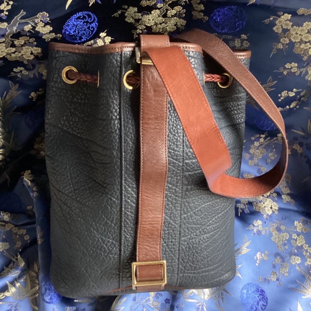 Authentic Vintage Dooney&Bourke Pebble Leather Sling Back Bucket Handbag - Picture 3 of 15